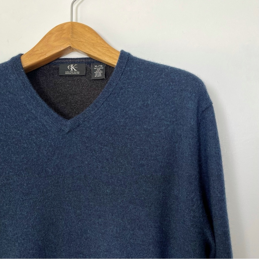 Calvin Klein Men's Deep Blue V-Neck 100% Merino Wool Sweater Size XL - Picture 4 of 10